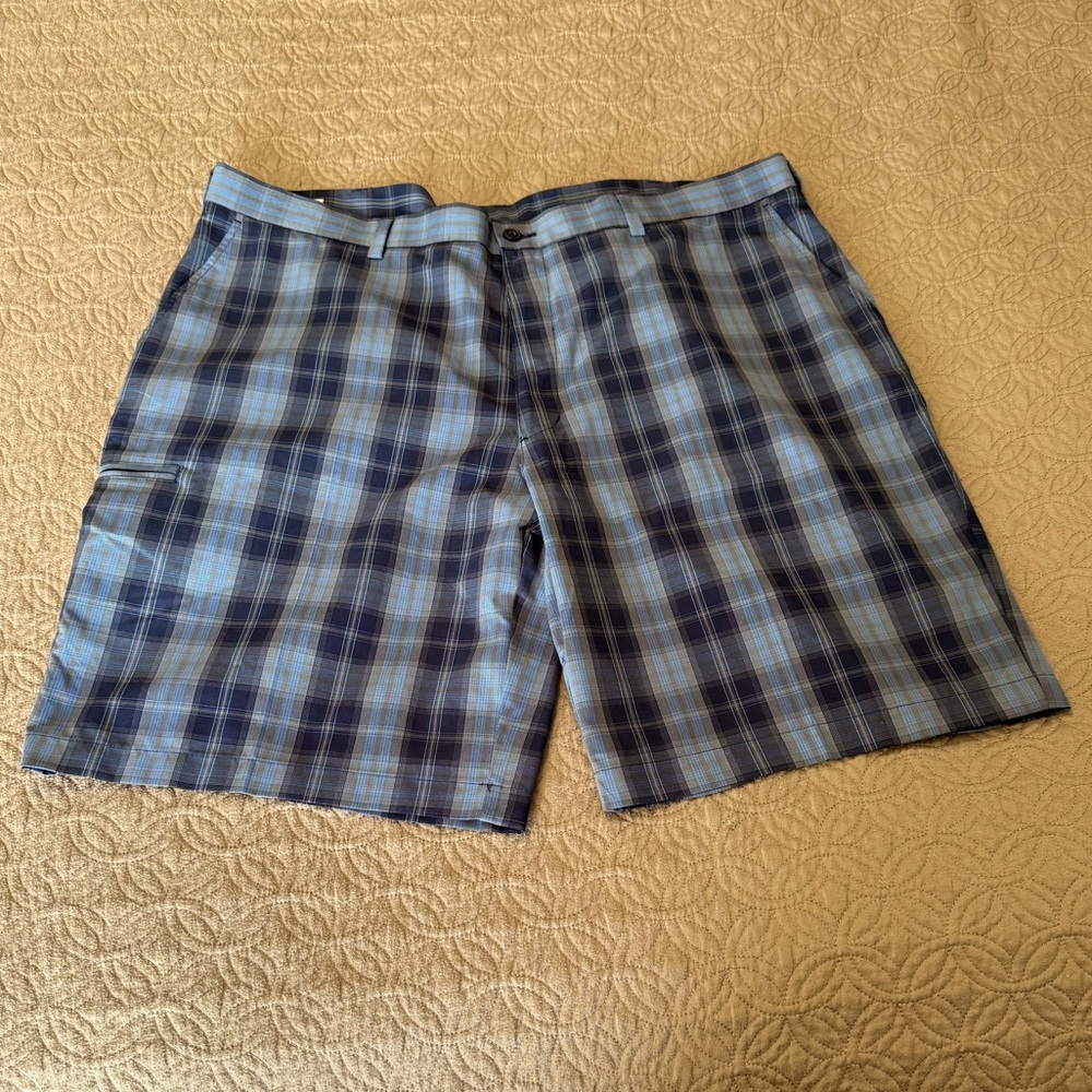 Men’s Grand Slam Blue Plaid Golf Shorts. Size 42. Like New, Excellent Condition